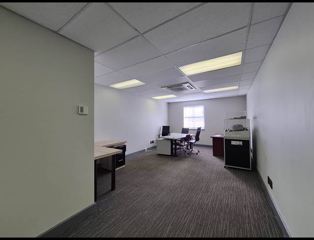 54M² OFFICE TO LET IN DUNKELD WEST
